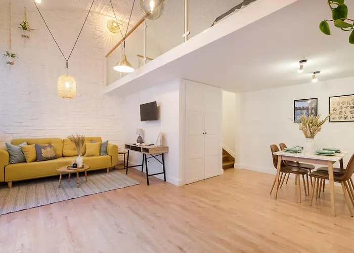 Roomli Boho Chic Apartments